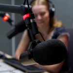 Wakacyjna ramówka Radia Fraszka. Sprawdź, czego posłuchać latem!
